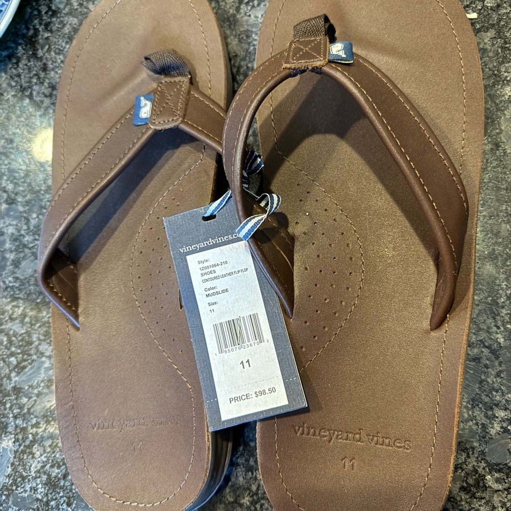 Vineyard Vines Men's Brown Flip Flops